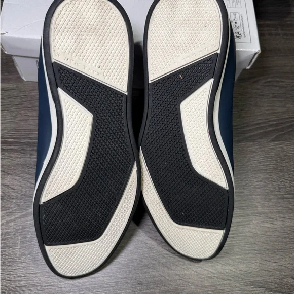 Men's Navy Casual Sneakers - Picture 8 of 10